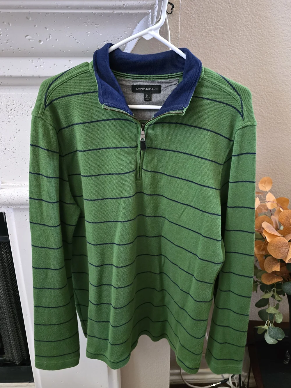 Banana Republic Men’s Green Zip Sweater with Navy Collar Sz.M